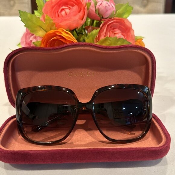 Authentic Gucci sunglasses with case - Picture 2 of 11